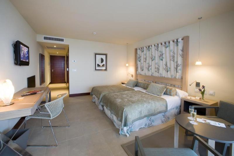 Hotel De 4*